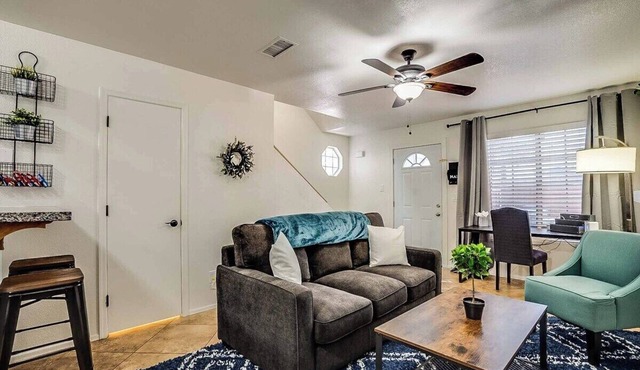 2 Community Pools-Fully Stocked for Longer Stays