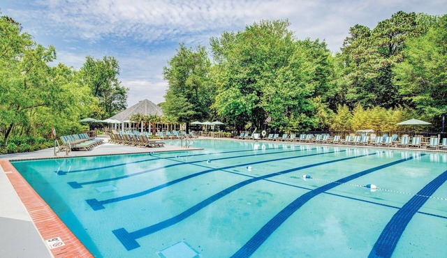 2 Inviting 2BR Suite w/Laundry near Scarborough Faire Village & Beaches in Kitty Hawk