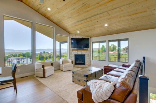 2 Mi to Bear Lake! Group Getaway w/Mountain Views
