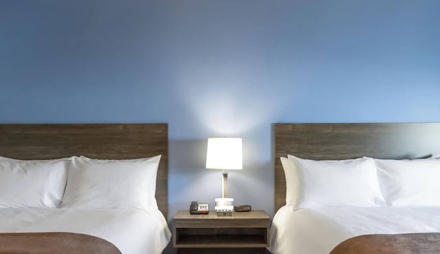 2 Queen Beds + Recliner | Full Kitchenette | Pet-Friendly | Free Parking