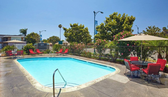 2-Unit Stay – Near Disneyland, Anaheim Gardenwalk, Must-See Attractions