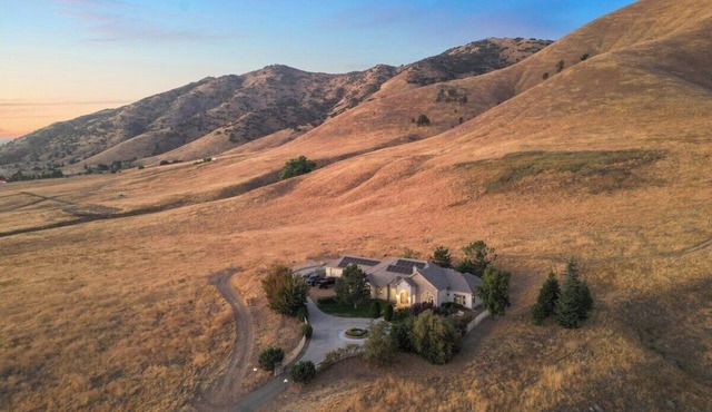 200-acre vineyard estate: swim spa, theater & game room