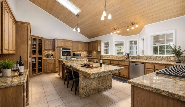 25% Off July 20-23! Great 4 Families Pool, Hot Tub