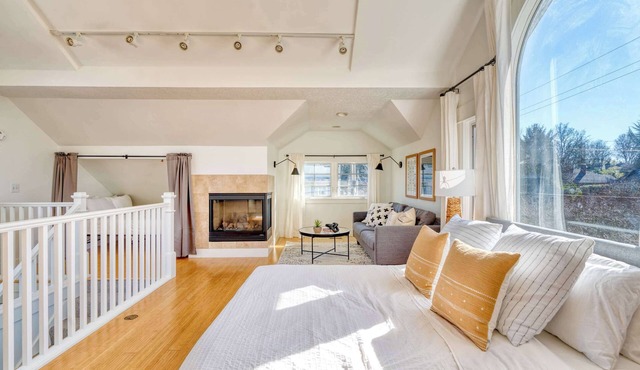 2BR/2BA Sunny Retreat Parks + Coffee Nearby