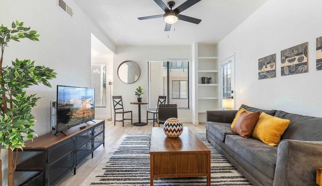 2BR CozySuites at Kierland Commons with pool #06