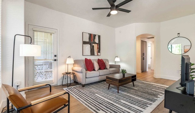 2BR CozySuites at Kierland Commons with pool #09