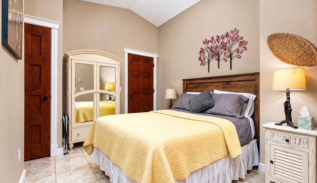 2BR Lakeviews | King Bed | Fireplace | Sports Crt.