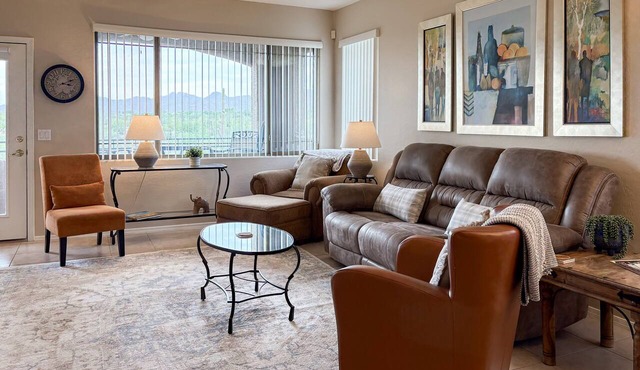 2nd-floor condo with sunset, mtn, & valley views, hot tub, pool, gym, balcony