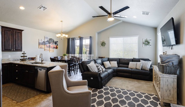 3 Bed/3.5 Bath | The Casitas | Close to Biking, Hiking and Adventure