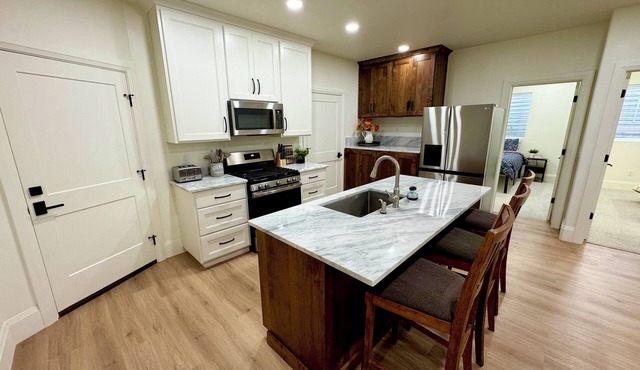 3-bedroom apartment in peaceful Mapleton with WiFi, Climate Control