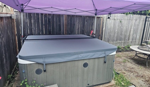 3-bedroom Garden house with AC/Hot tub in beautiful Eugene