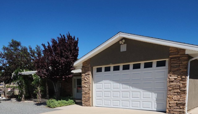3-bedroom house in fabulous Beaver with hot tub and garden.