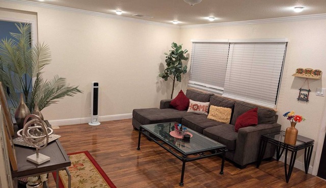 3-bedroom house in marvelous San Jose with AC , WIFI, Fee Parking