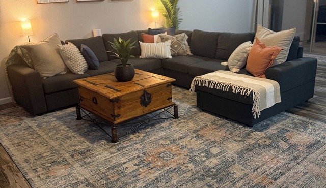3-bedroom house in quaint Glendale with cool AC breeze