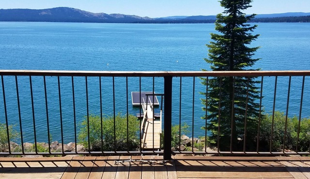 3-bedroom lakefront pet-friendly cabin in Lake Almanor with private dock