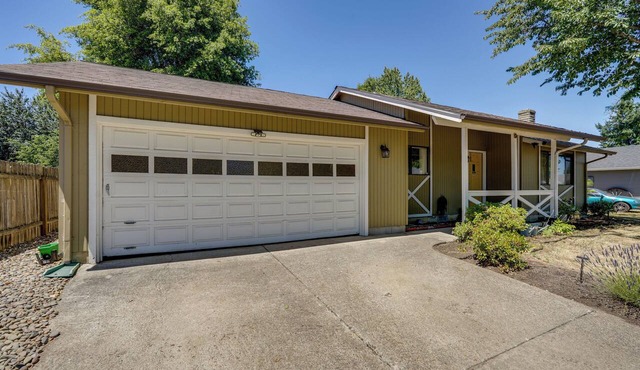 3 Mi Dtwn! Eugene Family Retreat w/ Yard & Patio