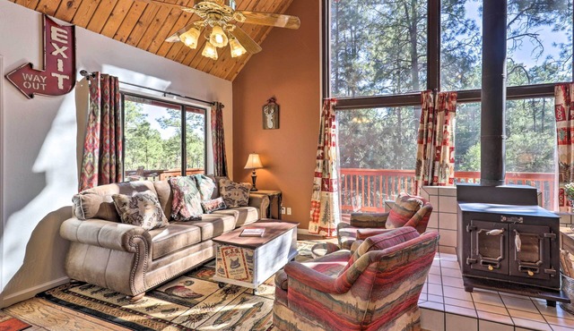 3 Mi to Downtown: Cabin w/Gas Grill in Prescott