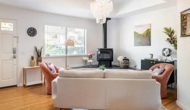 30 day rental for a Charming 2-bedroom house in enchanting Sonoma with WiFi