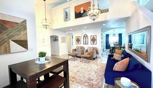 4 bd 2.5 ba Near.Buchanan HS with pool; sleeps 11