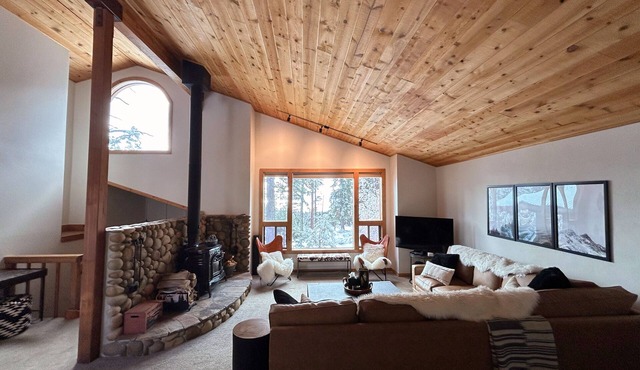4-bedroom house in Tahoe City. Lake View, Access to X-Country and Mtn. Biking