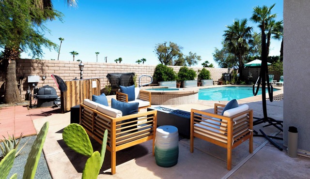 4-bedroom house in tranquil Palm Springs with Mountain View's and a pool