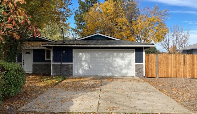 4-bedroom TV in each room. Convenient location. Ample Parking.