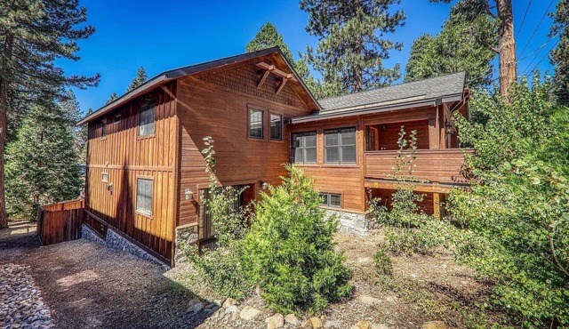 4 BR Retreat with Lakeview and Hot Tub
