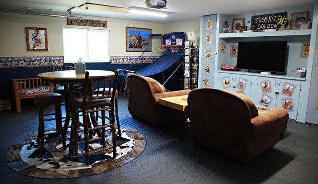 4BR House, Pool, Dog-Friendly, Game Room & Fire Pit