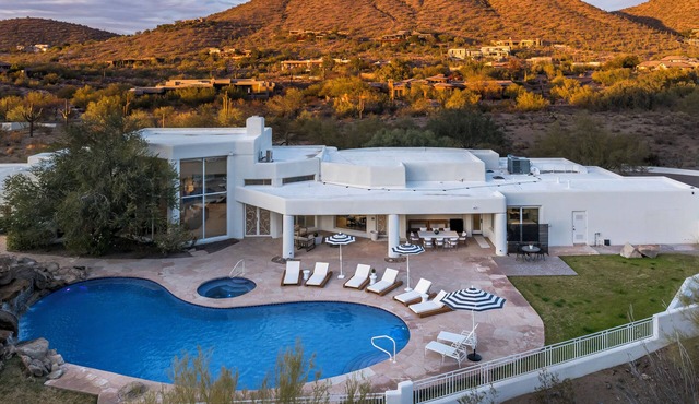 5⭐️ 20 acre N Scottsdale retreat close to best events, golf & shopping - private
