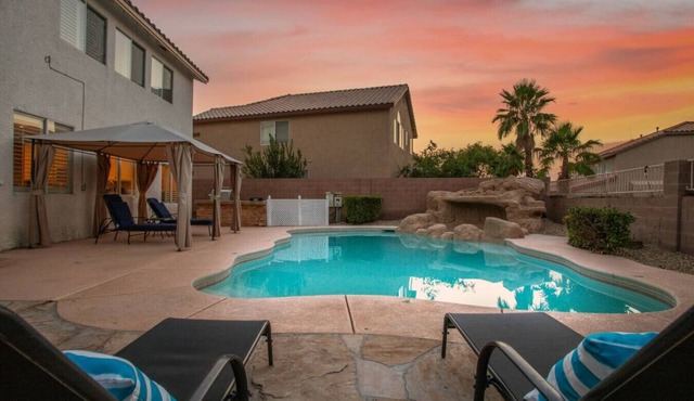 5 BD Luxury Vegas Stay w/Game Room and Pool!
