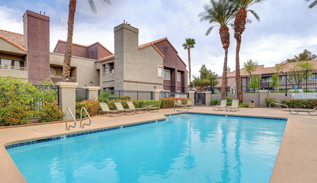 5 Mi to Las Vegas Strip: Condo w/Community Perks!