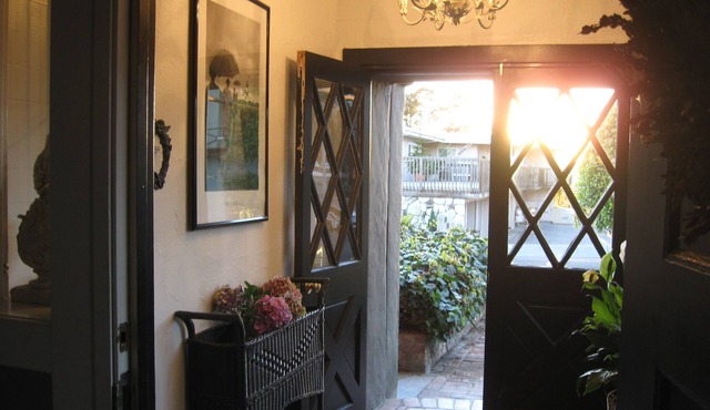5 Star Gorgeous Flat $199 Inc. Free Parking