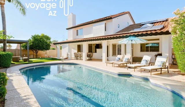 5BR getaway w/heated pool, hot tub & games