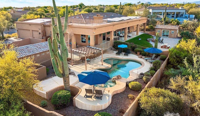 6BR Estate + Guest House, Pool & Spa