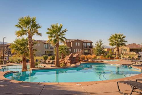7| Arches in St George with Red Mtn Back Patio Views