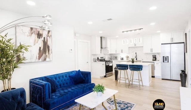 8356 Adam mid unit 3bed 2 bath by SD Stay