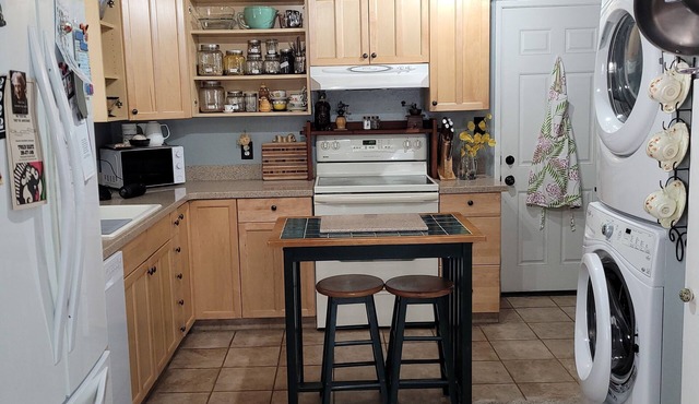 A lovely 2 bedroom, 2 bath Cabin in the heart of Twain Harte.