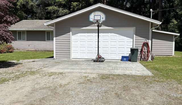 A spacious coastal, country home near the ocean, highway 101 with tons of space