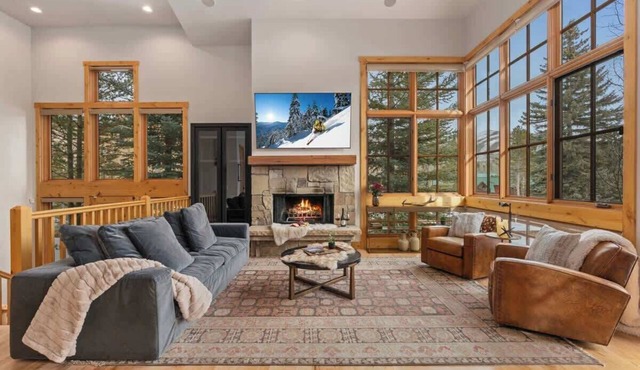 Abode at Elkhorn Village, hot tub, steps to skiing