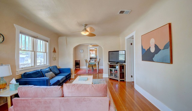 Adobe Abode: Old Town, Fenced Yard, Fire Pit, WFH in Albuquerque