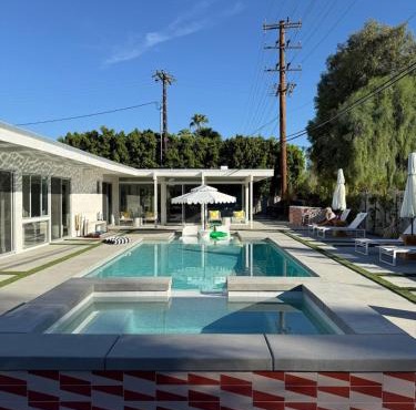 Aerhaus - Mid-Century Oasis