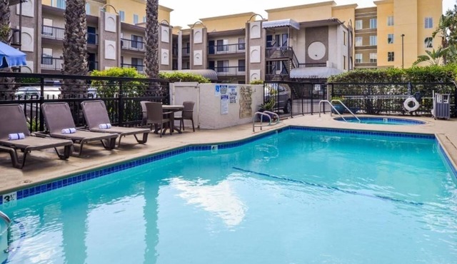 Affordable Comfort Near Disneyland Entrance Ideal for Families