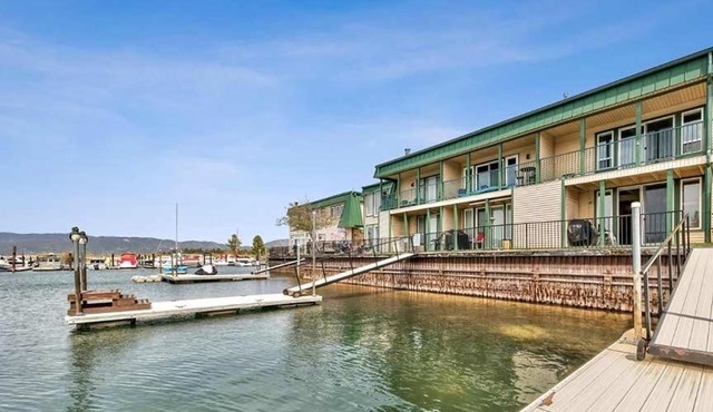 Ala Wai BoulevardApartment 25