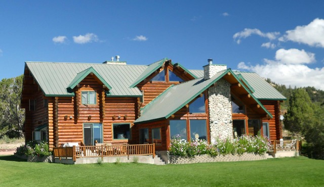 Alton Lodge Grand Retreat ~ Near Bryce & Zion ~ Sleeps Large Group ~ Dark Sky