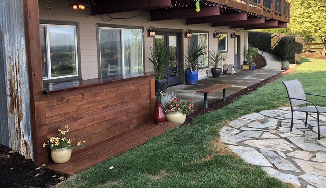 Amani Acres-located in the heart of wine country-2 bedroom sleeps 6 1100 sq ft.