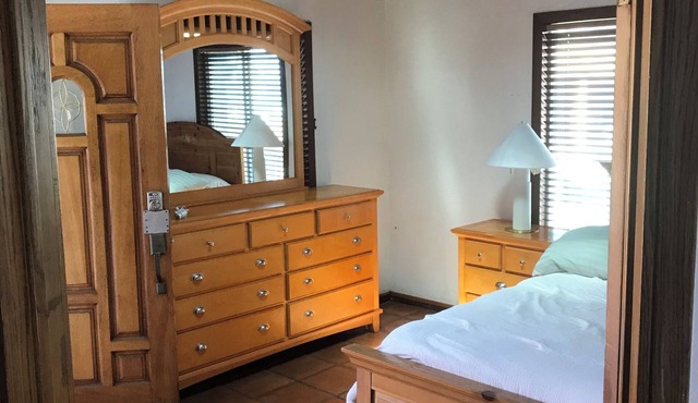 Amazing 2-bedroom, gated apt. w/parking. Fabulous view BBQ, Overlooks marina