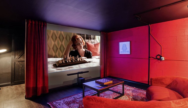 Amazing 6 BRD, Pool, Theater, Billiard, Poker, and Games near the Strip