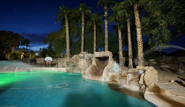 AMAZING CUSTOM HOME - OASIS RESORT STYLE POOL