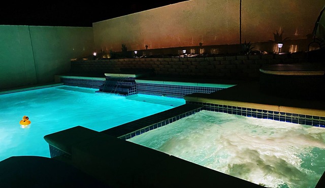 Amazing heated pool and private Hot tub 3 br in heart of Las Vegas