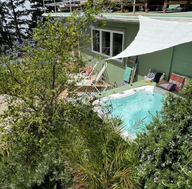 Apartment w hot tub forest & ocean view